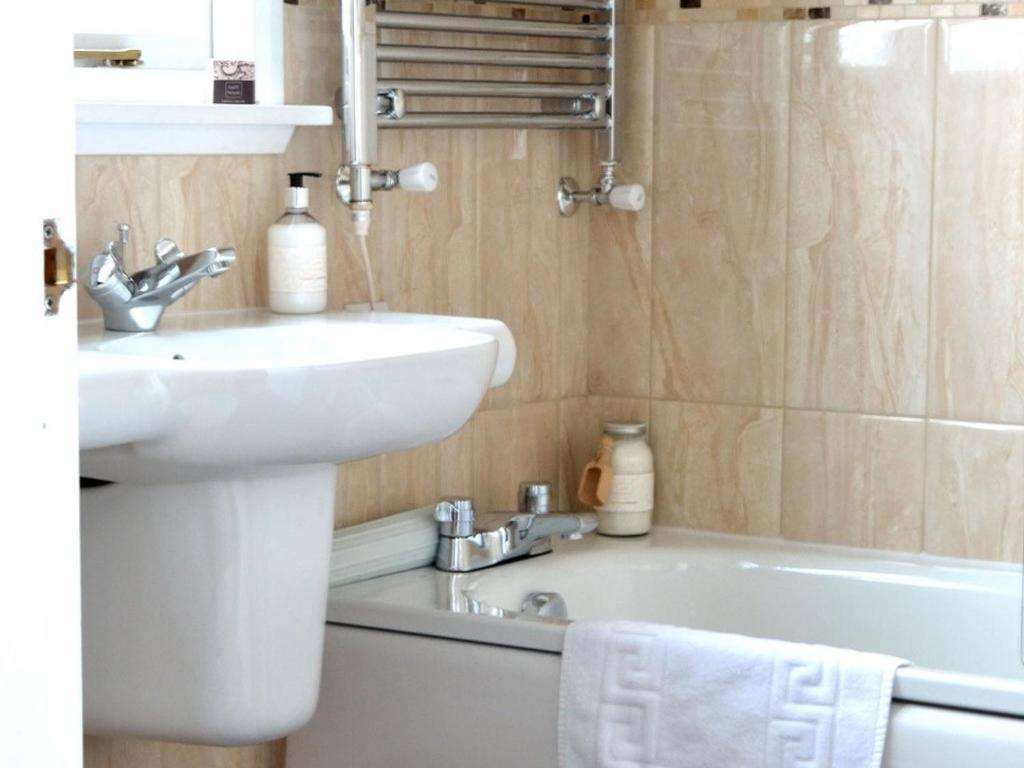 Sonata Guest House (Adults Only) Kendal Ngoại thất bức ảnh